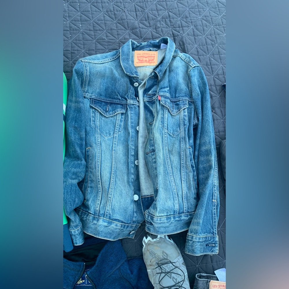 Levi's men's distress jeans jacket small
